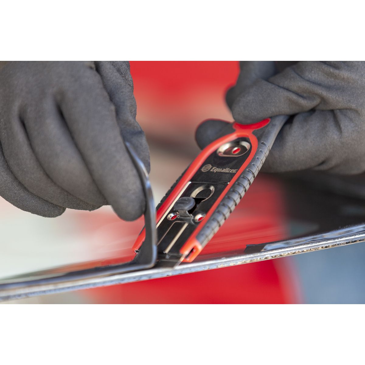 Retractable Pinchweld Preparation Tool | Equalizer®